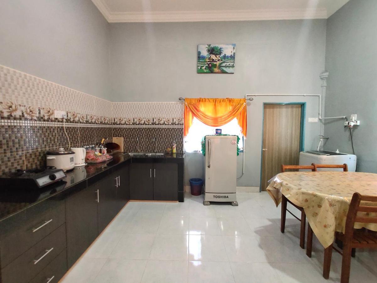 Ku'S Roomstay Pantai Cenang  Exterior photo